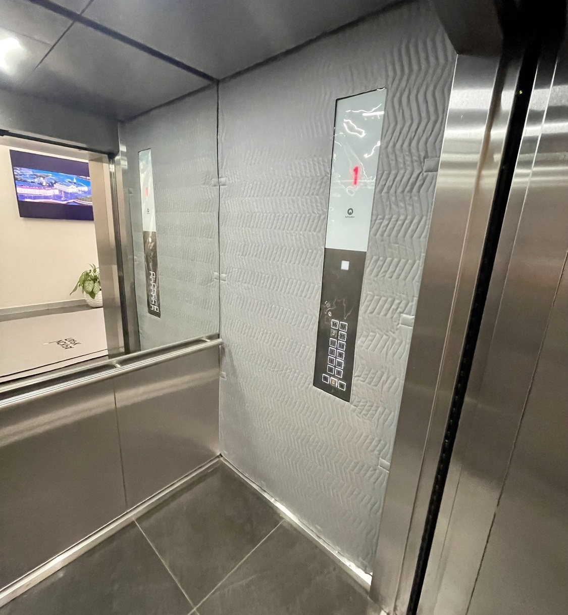 Временная защита стен лифта Kone Защита стен лифта от повреждений